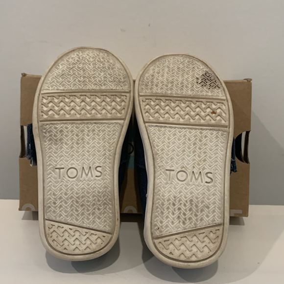 Toms navy blue with white soles shoes. Size T5. - Picture 5 of 6